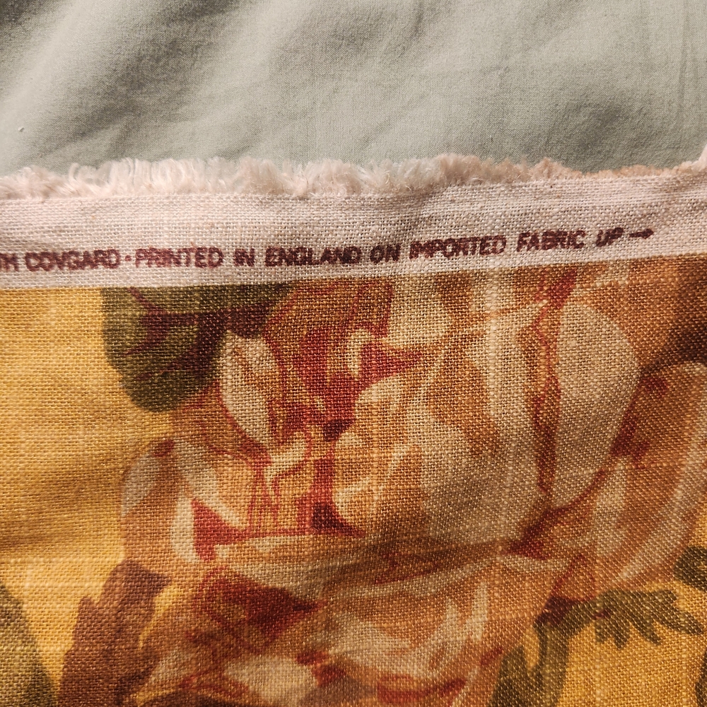Floral Patterned Heavy Linen Fabric in Red, Green and Yellow. - Picture 7 of 14